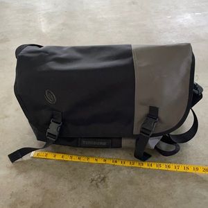 Timbuk2 courier style camera bag